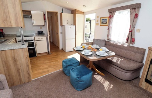 Felixstowe Cottage | 21 POPLAR AVENUE, pet friendly, with pool in Felixstowe, Suffolk