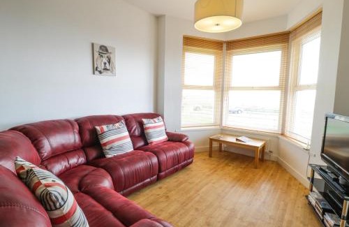 Rhyd-y-clafdy Apartment | 21 West End Point