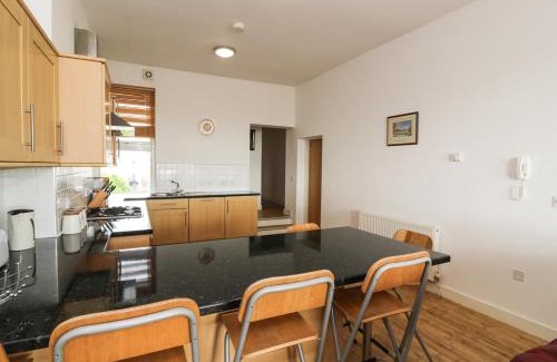 Rhyd-y-clafdy Apartment | 21 West End Point