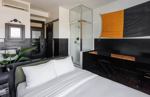 Downtown Portland Hotel | #210 - The Clyde by Kasa