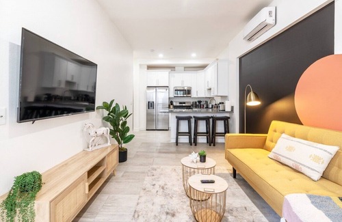 Santa Ana Apartment | 211 Broadway · Cozy & ChicꕥKing SuiteꕥNear DisneyꕥFree Parking