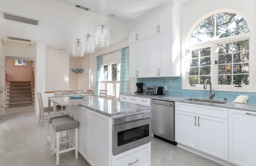 Vanderhorst Plantation House | 212 Glen Abbey: 5BR Home with Lagoon Views, Near Beach Location