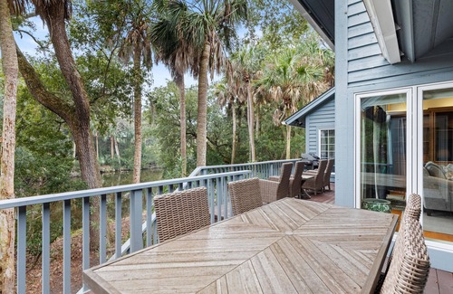 Vanderhorst Plantation House | 212 Glen Abbey: 5BR Home with Lagoon Views, Near Beach Location