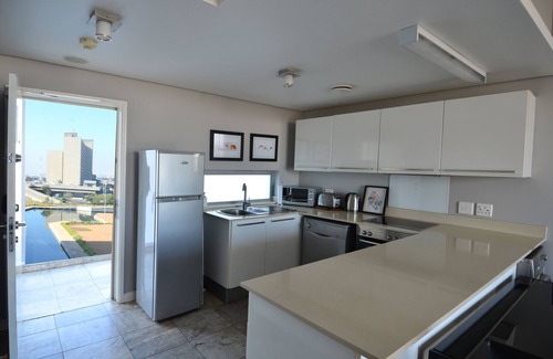 Foreshore Apartment | 214 Harbor Bridge Apartment