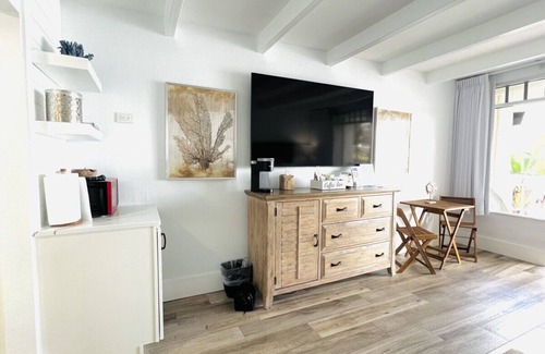 Ruskin Apartment | 215 Miramar Retreat Little Harbor Beach Resort