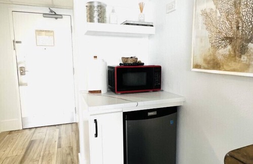 Ruskin Apartment | 215 Miramar Retreat Little Harbor Beach Resort