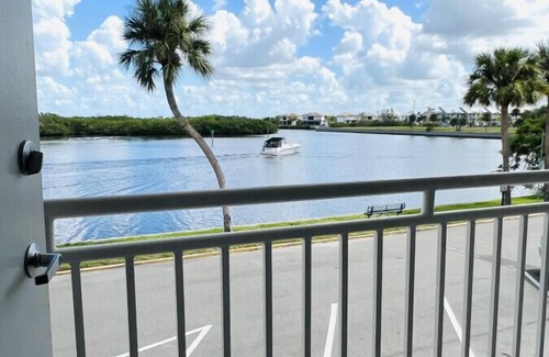 Ruskin Apartment | 215 Miramar Retreat Little Harbor Beach Resort