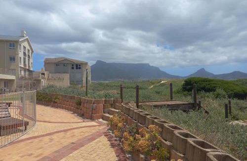 Lagoon Beach Apartment | 215 Sea View