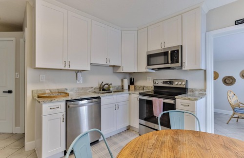 Boardwalk House | 216 Kirkland Suite 2 - 2/1 beachside pool home!