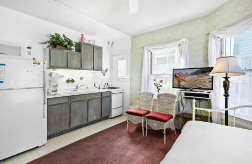 Avalon House | 216WA 216 Whittley A