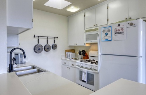 Avalon Condo | 217W: Nicely remodeled condo w/AC, VIEWS, pac'n'play, BBQ