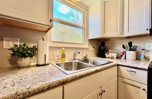 Franklin House | 219 Maxwell St - Unit B · A great place to work and stay