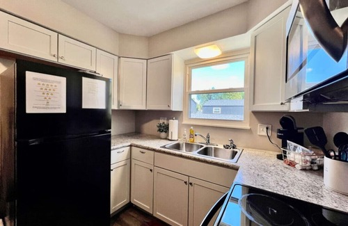 Franklin House | 219 Maxwell St - Unit B · A great place to work and stay