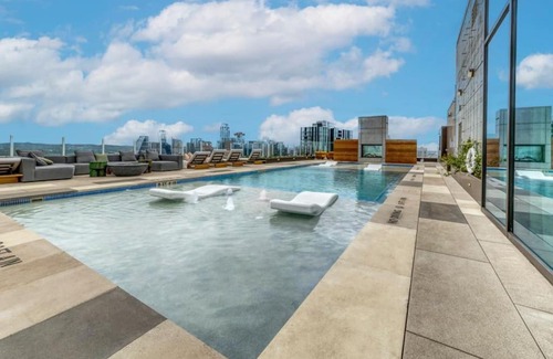 Rainey Street Historic District House | 21st FL 2BD Condo-Rainey St-Best views