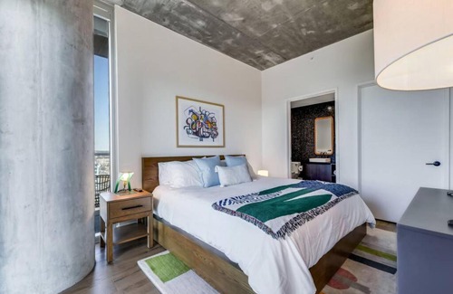 Rainey Street Historic District House | 21st FL 2BD Condo-Rainey St-Best views