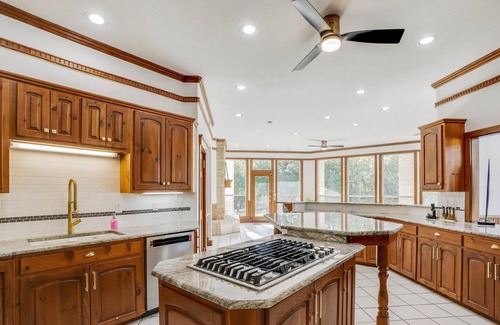 Garland House | 22-Acres Mansion | Pool, Party Venue, Games & More