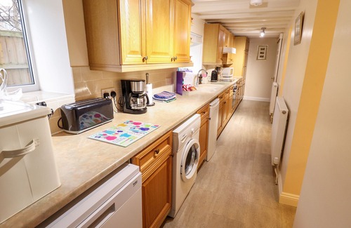 Nettleham Cottage | 22 BECKSIDE, family friendly, character holiday cottage in Nettleham