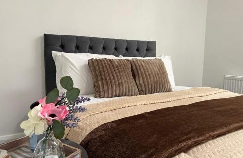 Edenderry Apartment | 22 Guests - Edenderry Luxury Apartment Retreat