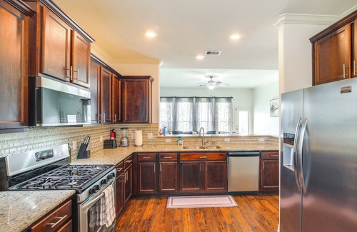 Baytown House | 22 Mi to Dtwn Houston: Spacious Baytown Home!