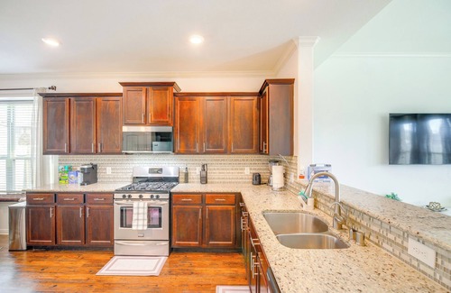Baytown House | 22 Mi to Dtwn Houston: Spacious Baytown Home!