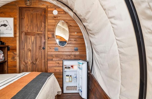 Virgin Cabin | #22 Royal Flush Wagon w/2QB & bathroom