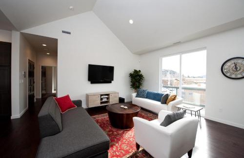 Durango House | 2201 Main Avenue