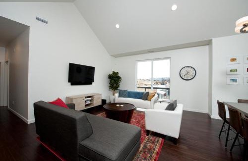 Durango House | 2201 Main Avenue