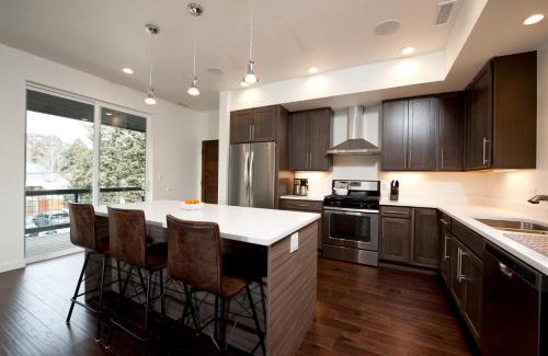 Durango House | 2201 Main Avenue