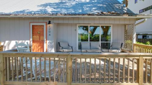 East Beach House | 2204 Ocean Road
