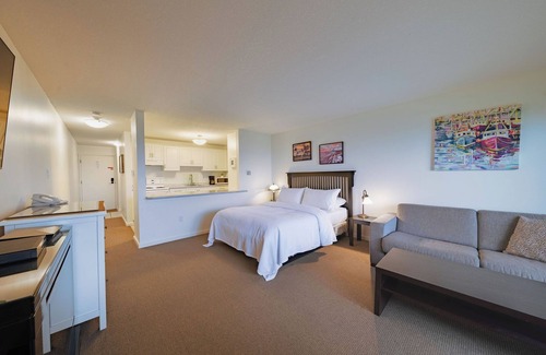 Regional District of Nanaimo Condo | #221 Lower Beach View Suite at Shorewater Resort, Qualicum Beach