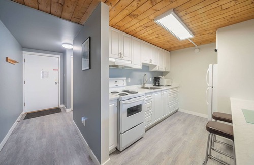 Regional District of Nanaimo Condo | #222 Upper Beach View Suite at Shorewater Resort, Qualicum Beach