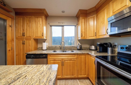 Regional District of Nanaimo Condo | #223 Executive Beach View Suite at Shorewater Resort, Qualicum Beach