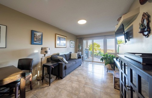 Regional District of Nanaimo Condo | #223 Executive Beach View Suite at Shorewater Resort, Qualicum Beach