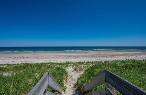 East Sandwich House | 225 C North Shore Boulevard East Sandwich - Cape Shore C