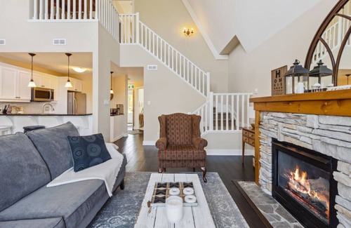 The Blue Mountains Condo | 225 Snowbridge: Free Shuttle to Blue