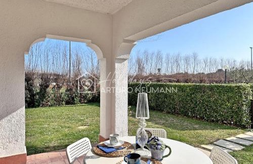 Porto Recanati Apartment | 225 - VILLAGGIO RIVA MUSONE Villa con portico e ampio giardino, climatizzata 200 mt dal mare, PULIZIA, BIANCHERIA E SPIAGGIA inclusa allo Chalet BEBO'S