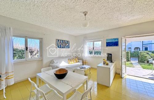 Porto Recanati Apartment | 225 - VILLAGGIO RIVA MUSONE Villa con portico e ampio giardino, climatizzata 200 mt dal mare, PULIZIA, BIANCHERIA E SPIAGGIA inclusa allo Chalet BEBO'S