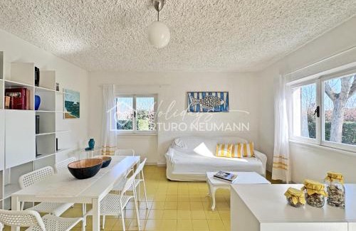 Porto Recanati Apartment | 225 - VILLAGGIO RIVA MUSONE Villa con portico e ampio giardino, climatizzata 200 mt dal mare, PULIZIA, BIANCHERIA E SPIAGGIA inclusa allo Chalet BEBO'S