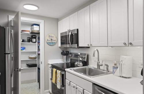 West Beach Village Condo | 2263 Shipwatch: 2BR in Oceanfront Building, Easy Beach Access, Bike Credit