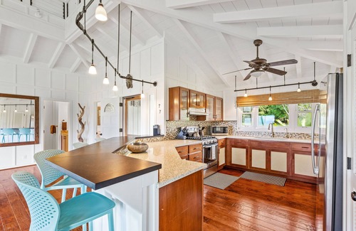 Kilauea House | 23 Acre Estate, Ocean and Sunset Views, Hot Tub, Private Beach Access, Jungle!