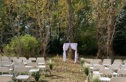 Eagle House | 23 Acre Riverfront bunkhouse “Glamping” glamorous camping in the city of Eagle!