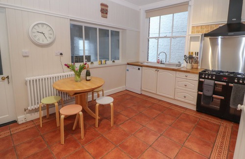 Carlisle Cottage | 23 CHATSWORTH SQUARE, family friendly, with a garden in Carlisle