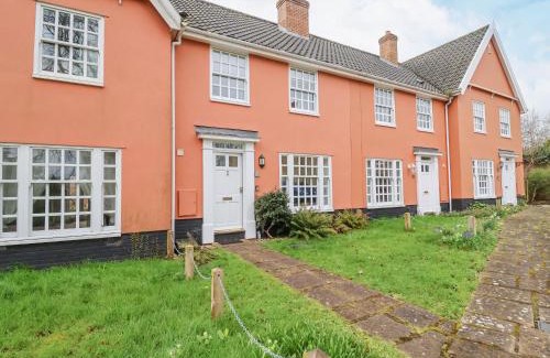 Halesworth House | 23 Church Farm Lane