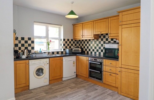 Skibbereen Cottage | 23 COIS CAOL, pet friendly, with a garden in Skibbereen, County Cork