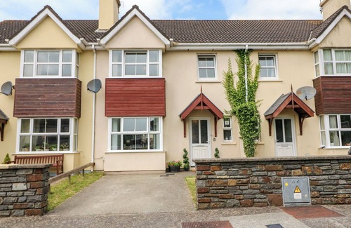 Skibbereen Cottage | 23 COIS CAOL, pet friendly, with a garden in Skibbereen, County Cork