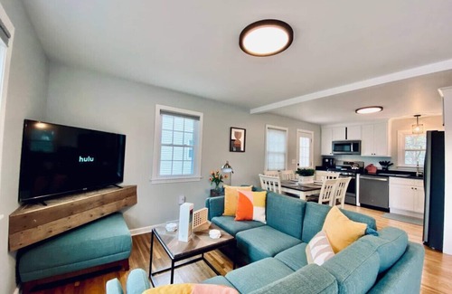 Southington House | #23 *COMFORT & LUXURY* 3 BR/2 BA House