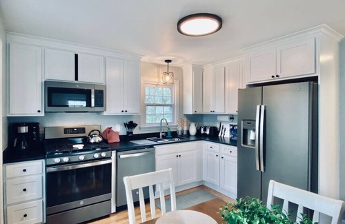 Southington House | #23 *COMFORT & LUXURY* 3 BR/2 BA House