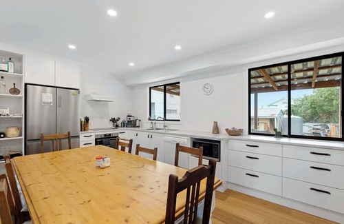 Middleton House | 23 Ellensford Tce - Comfortable Home Two Streets to the Beach
