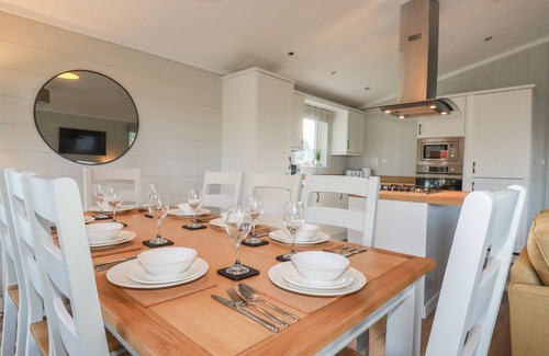 Lower Trengale Cottage | 23 MEADOW RETREAT, pet friendly, with hot tub in Dobwalls