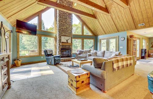 Blissfield House | 23 Mi to Mohican SP Group-Ready Lodge with Hot Tub